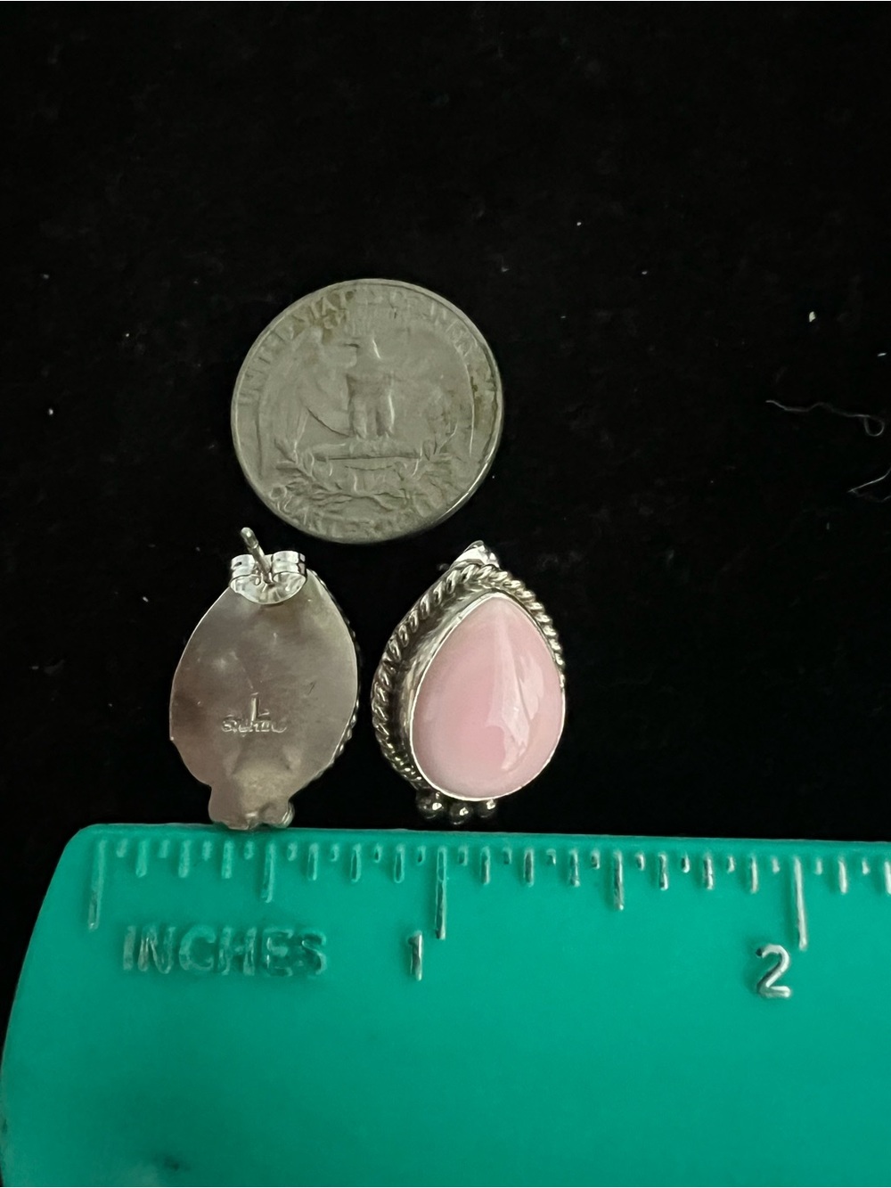 925 Sterling silver native signed pink conch stud earrings - Picture 4 of 7